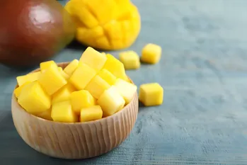 E il mango? Giallo chiaro, polpa succosa è splendidamente vestita in molti piatti