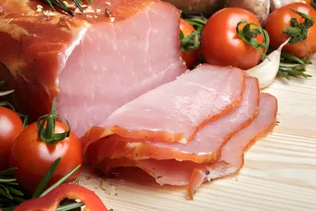 Fate questo e non ci sarà muco sul prosciutto. Ecco come conservarlo in frigorifero